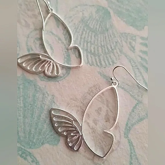 Butterfly Earrings 🦋 - Picture 4 of 4